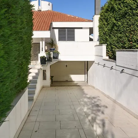 别墅 Vae Victis 6, Emma *