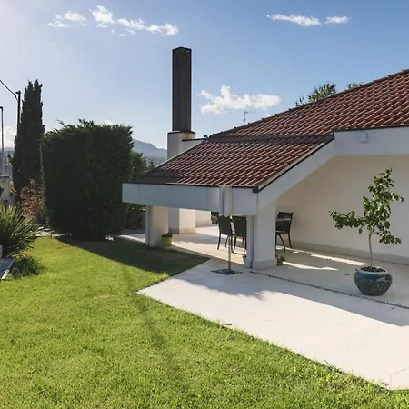 Vae Victis 6, Emma Вилла Кориано