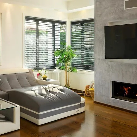 Vae Victis 6, Emma Вилла *