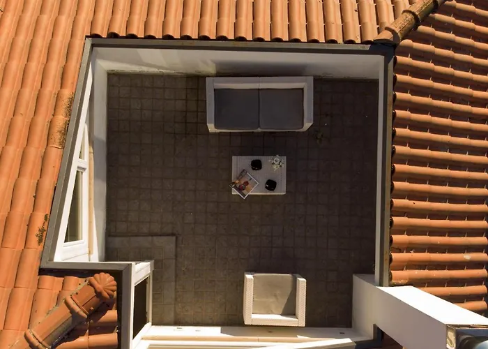 别墅 Vae Victis 6, Emma 科里亚诺