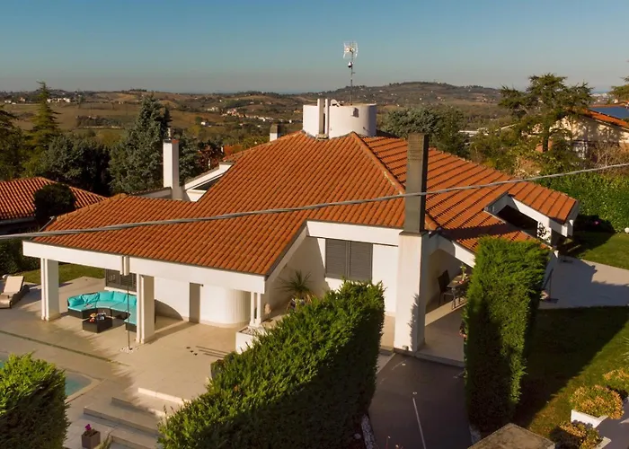 别墅 Vae Victis 6, Emma